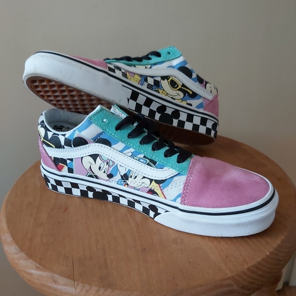 Disney x Vans Old Skool collab with Mickey Mouse - Picture 2 of 5